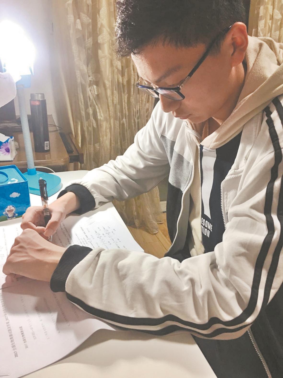 |好样的！同班两学霸考上清北，都因疫情立志从医