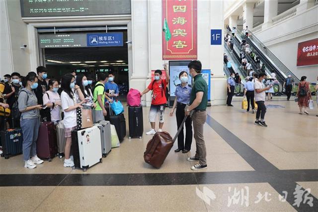 |旅游市场升温 铁路客流回暖 武铁始发列车恢复至六成以上
