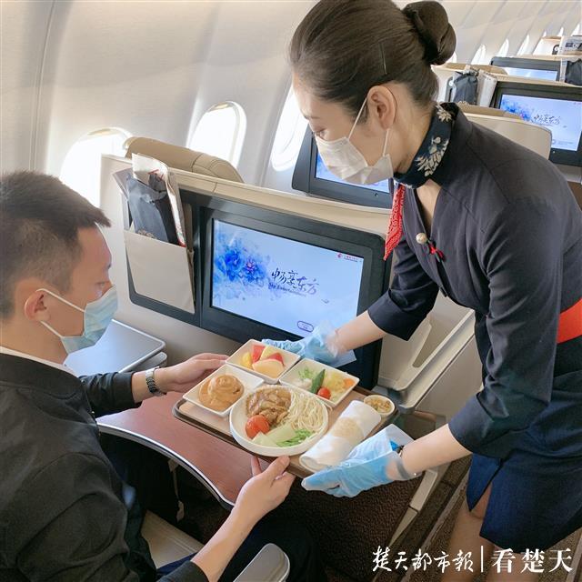 |飞机上“热餐”回来了！多家航空公司逐步恢复热餐供应