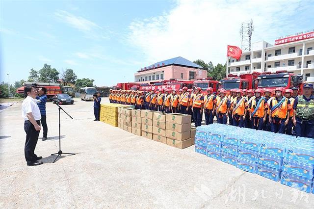 |抗洪一线，江西副省长这样评价湖北消防救援队伍
