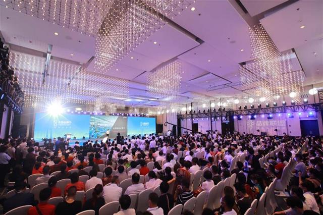 |周黑鸭创始人周富裕:欺骗只能得到一时的发展，唯有真诚才能到永久