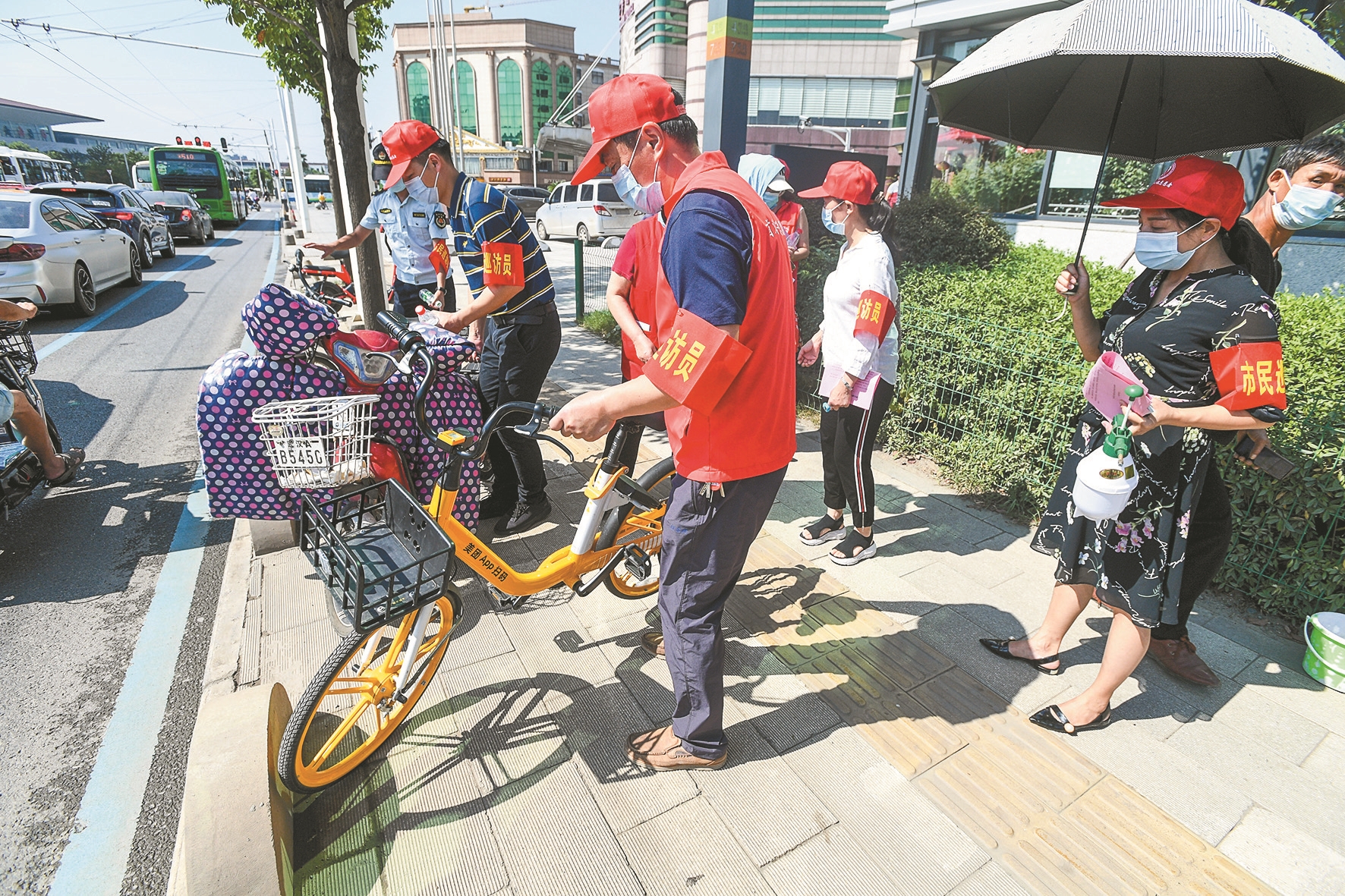 |市民巡访团走街串巷助力文明创建