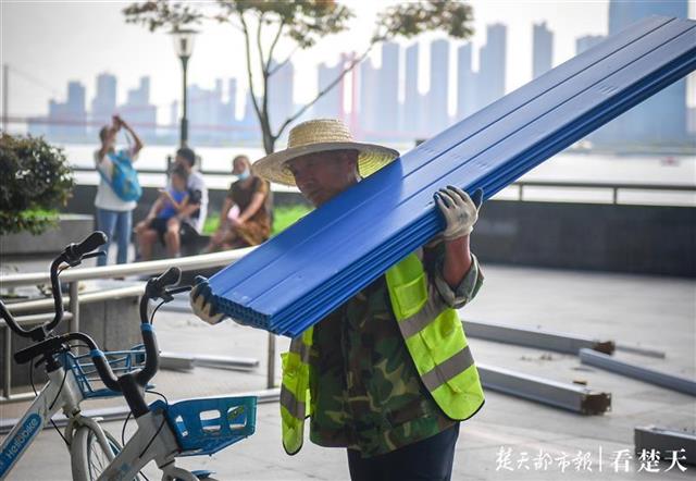 |长江大桥武昌桥头堡下沿江区域拆除“封江”挡板