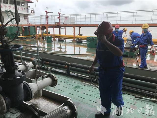 |洪水走了，油库“饿”了！阳逻油库，日以继夜忙“加餐”