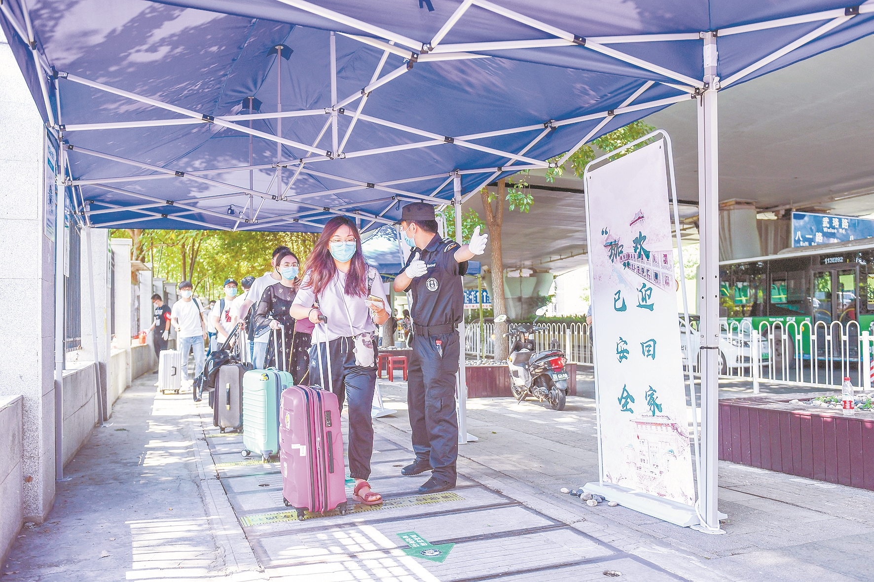 |武汉部分高校发布返校通知：强化校园封闭管理 师生非必要不出校