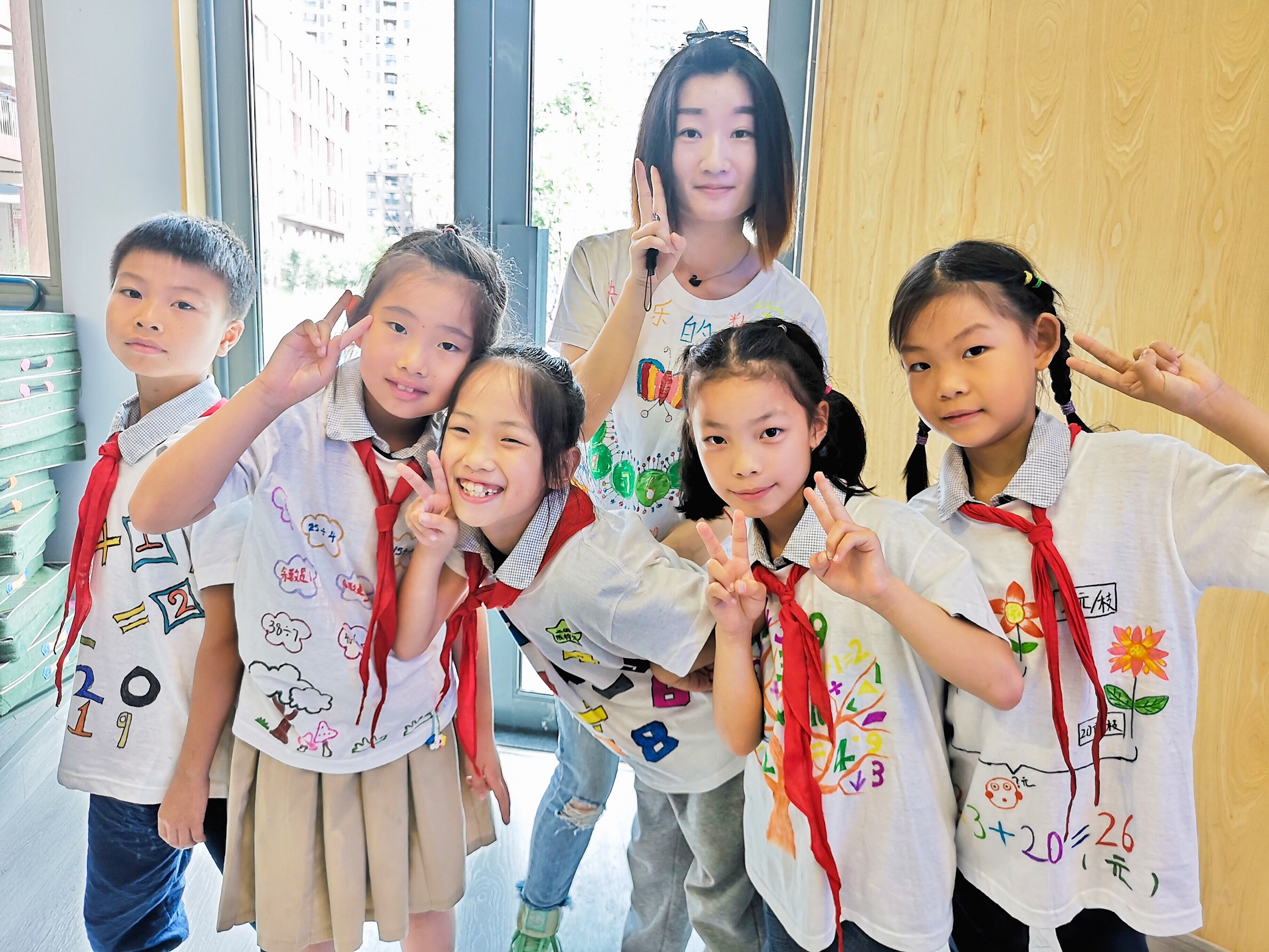 |华农研究生毕业转行当教师用工科思维带孩子们玩转数学 年轻跨界女老师成长为“全能姐姐”