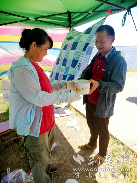 |脱贫不忘感党恩昔日贫困夫妻防汛一线显担当