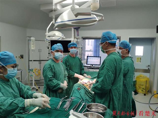 |55岁母亲捐肾救子：不能眼睁睁地看他比我先走