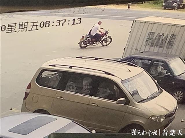 |江西杀人逃犯曾春亮作案前行动轨迹曝光，监控记录下这一幕