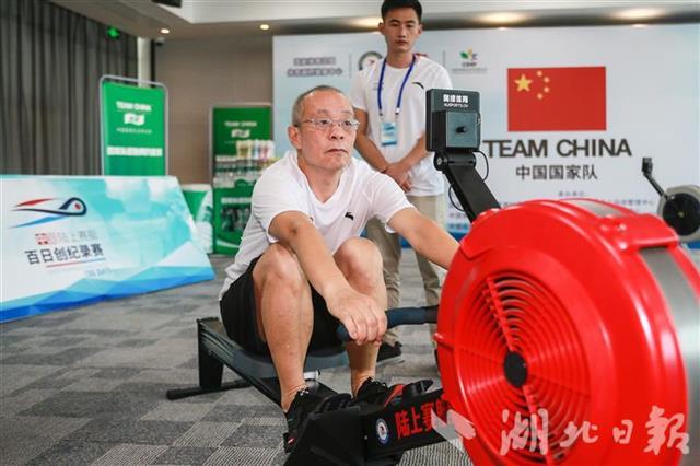 |抗疫群体陆上赛艇接力为武汉加油（组图）