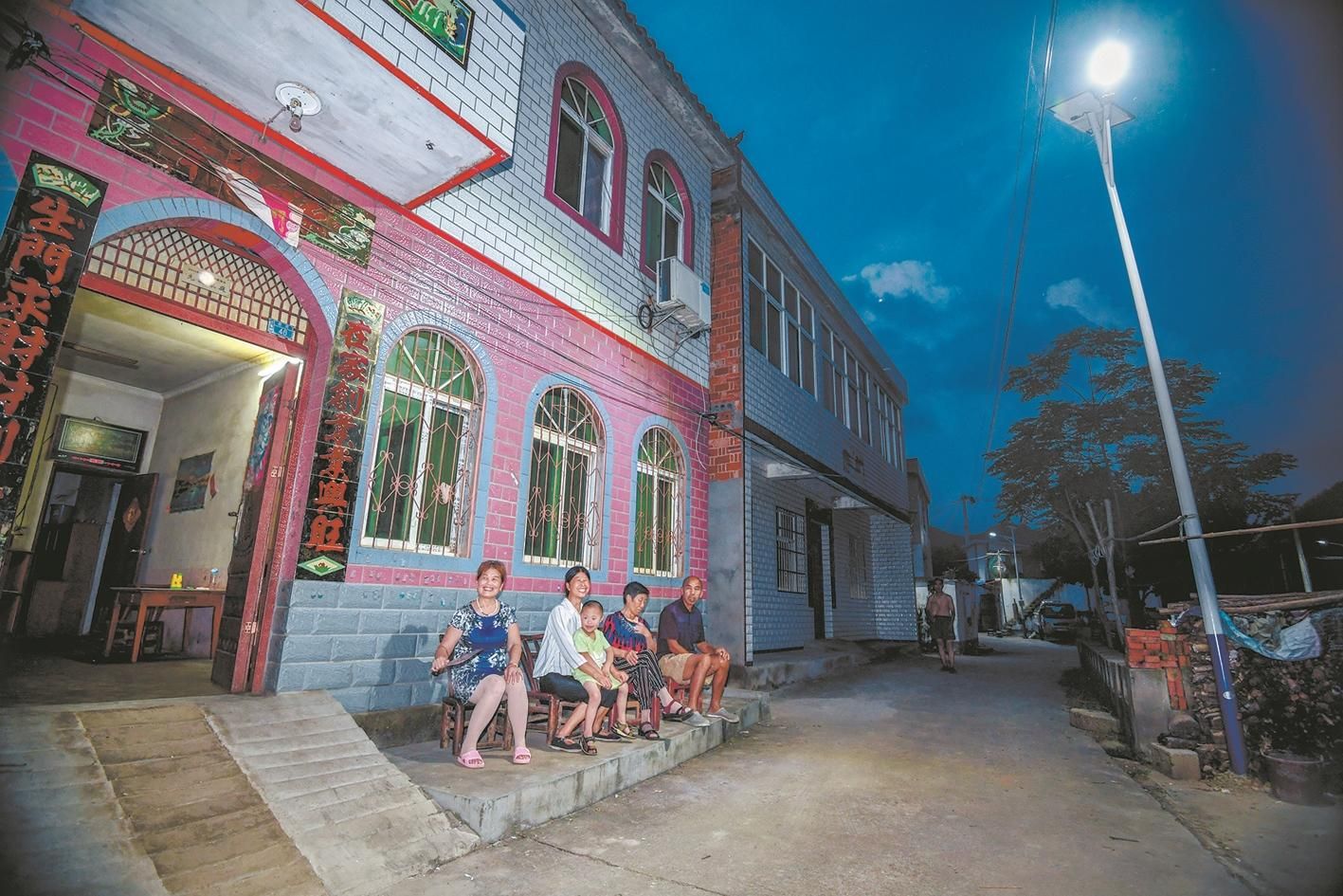 |盏盏路灯，点亮村民回家路