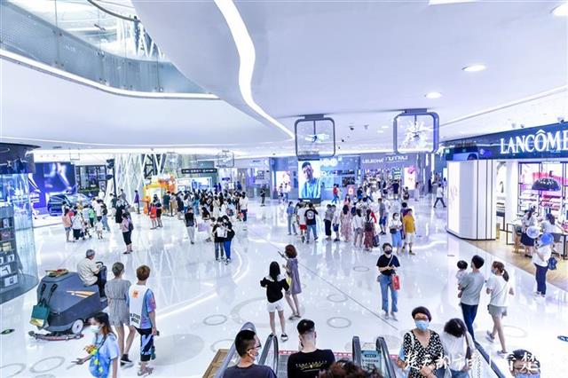 |“蹭凉族”搅热江城夏日经济