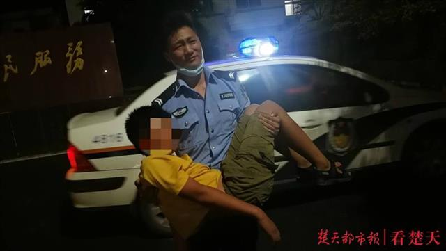 |“我被两个戴着面具的男人抱上了面包车！”见到警察，11岁熊孩子懵了