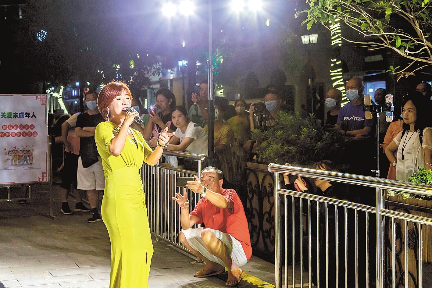 |“街头音乐汇”丰富武汉夜生活