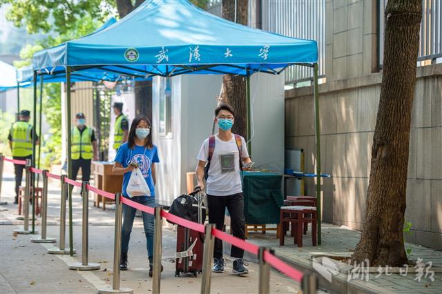 |武汉大学9000余名本科生陆续返校