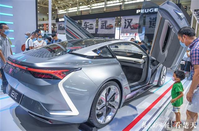 |华中车展第三天，依旧人气爆棚