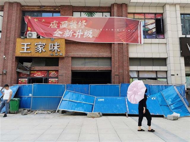 |小区餐馆排烟飘进家中，居民不堪其扰多次投诉无果