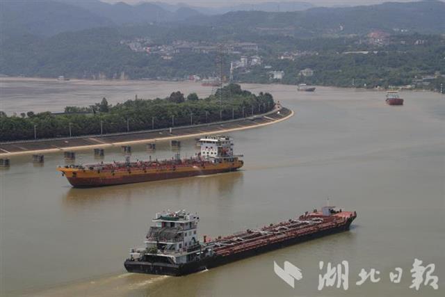 |助力沿江企业复工复产 三峡船闸15小时疏散全部滞留船舶
