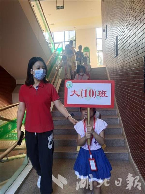 |“最长假期”结束了，全省中小学明天开学