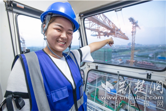 |3.8万人点赞“爱情瞭望塔”90后塔吊夫妻“云端”过七夕