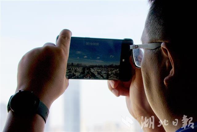 |援鄂医疗队代表游览黄鹤楼