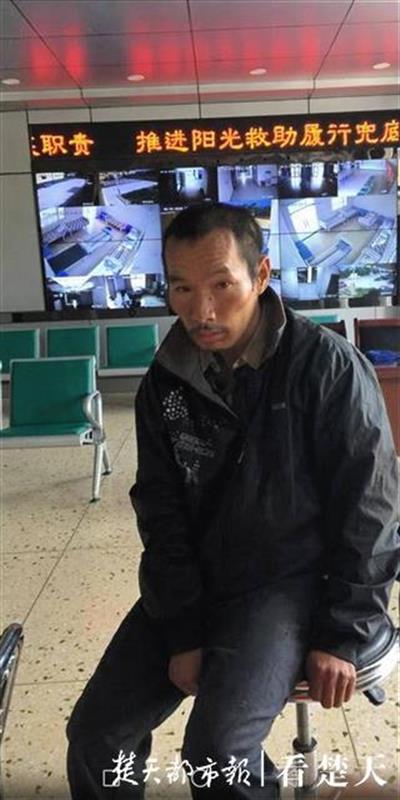 |疑似湖北智障男子流浪山西运城，当地救助站负责人来汉帮他寻亲