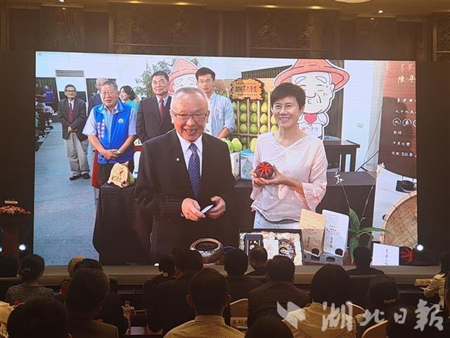 |这场“云端”相会，苗栗县长变身“带货主播”