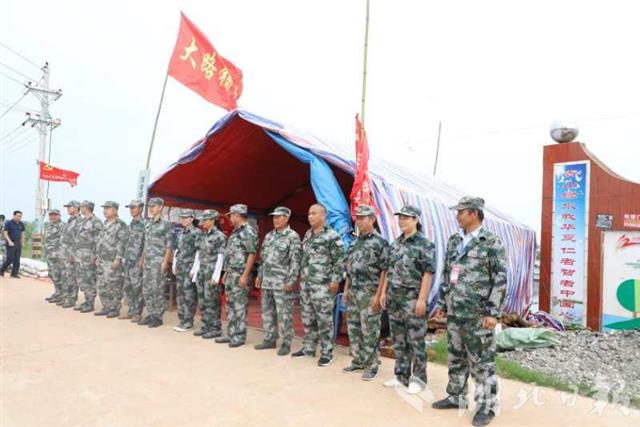 |斧头湖嘉鱼围堤的军人本色