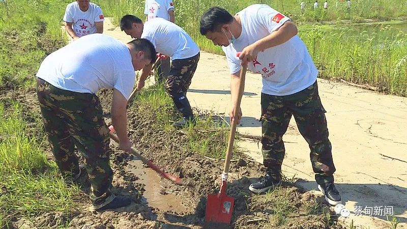 |蔡甸退伍军人防汛大堤上奏响“八一”赞歌
