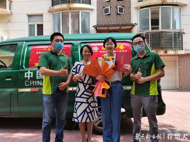 |湖北学霸唐楚玥收到北大录取通知书