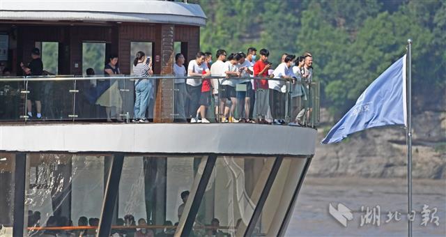 |江豚成为宜昌独特旅游资源（组图）