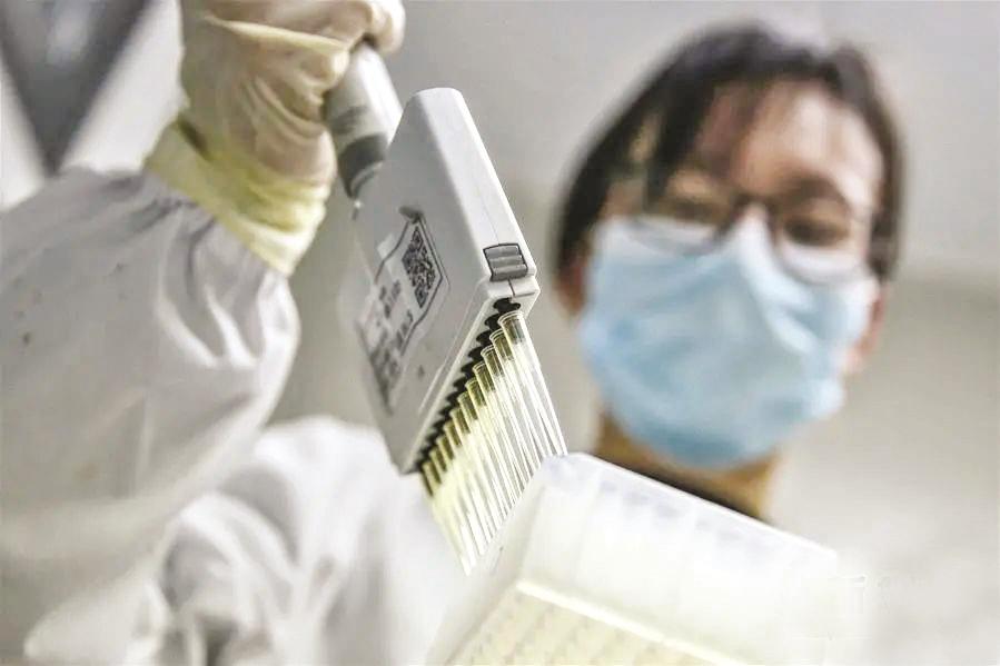 |打两针保护率能达到100%国产新冠疫苗预计12月底上市