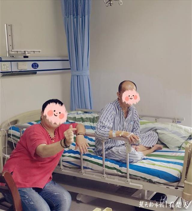 |医护与聋哑患者“传纸条”，“谢谢你，你很棒”，小画板上的出院留言超暖心
