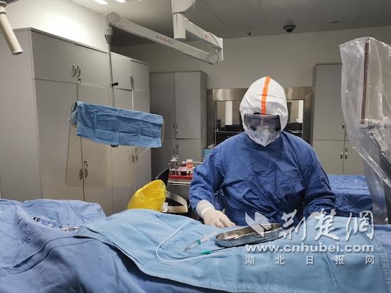 |武汉大学人民医院援疆专家二次战“疫”报恩情