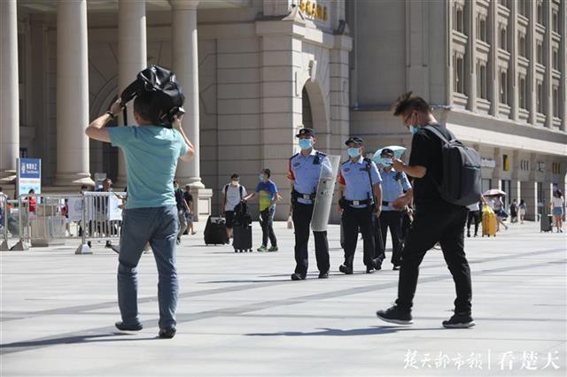 |“惠游湖北”带动火车旅客大增，武铁警方严密安防措施保安全