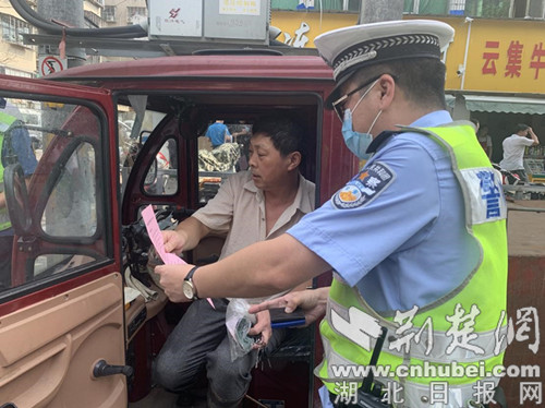 |襄阳三部门联合开展“敲门行动”破解交通难题