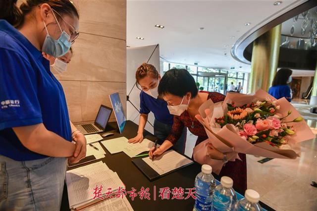 |恩人回来了！百名援鄂医疗队员代表将畅游湖北