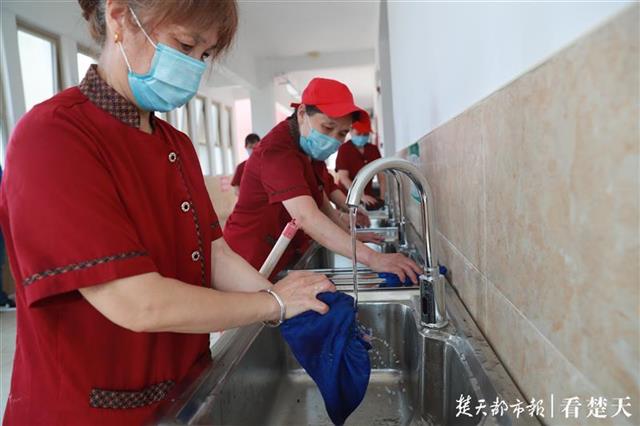 |初一初二学生复学在即，校园全面消杀