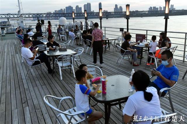 |刚刚，武汉两江游览游船复航啦，战疫防汛两次停航132天