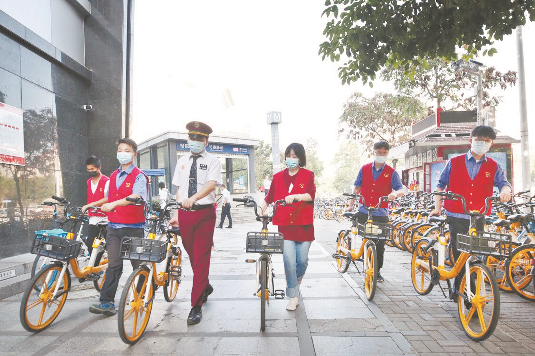 |骑单车换乘地铁规范停放最美丽 武汉地铁唤你来做“BMW族”