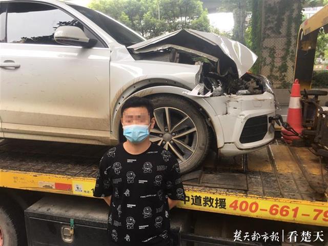 |奥迪追尾撞上货车，隔夜酒后劲十足！