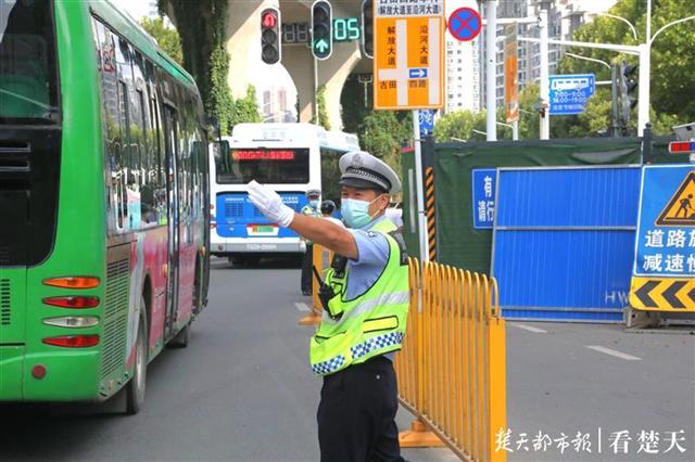 |203呼叫3403！警营夫妻档：不要七夕礼物，只愿路上平安