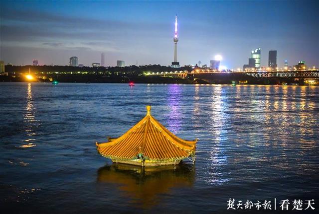 |水位跌至28米以下！黄花矶凉亭亭顶全部露出水面