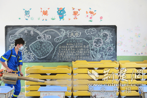 |驱车百公里 这群志愿者筑牢希望小学安全防疫“防火墙”