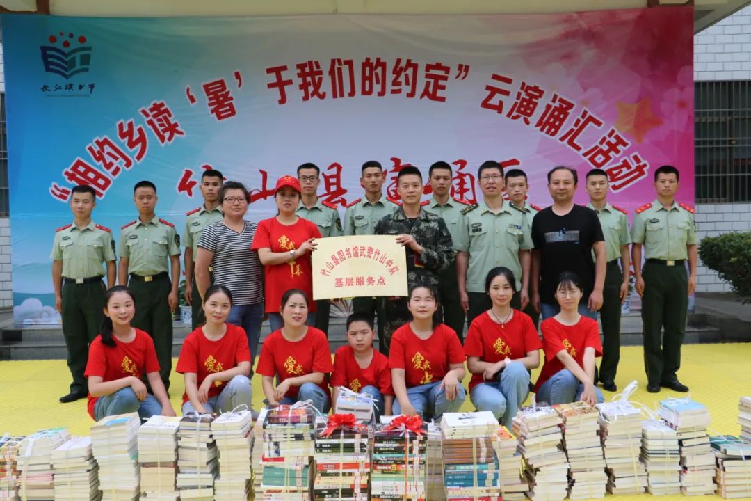 |从云演诵汇里走过来的武警小哥哥们