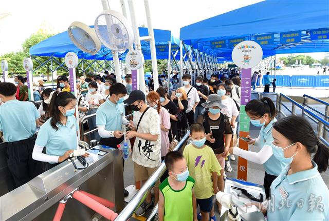 |打卡免费游 武汉欢乐谷受游客热捧