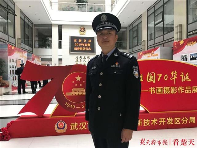 |军转民警叶军：脱去橄榄绿换上警察蓝，不同的岗位同样的为民情怀