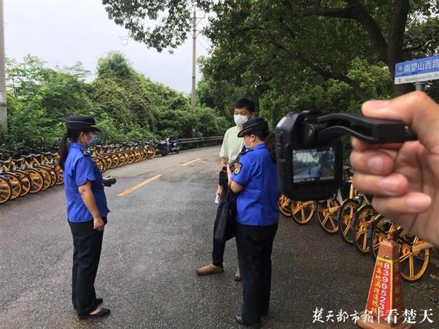 |百余辆共享单车违停东湖风景区，单车企业吃2300元罚单