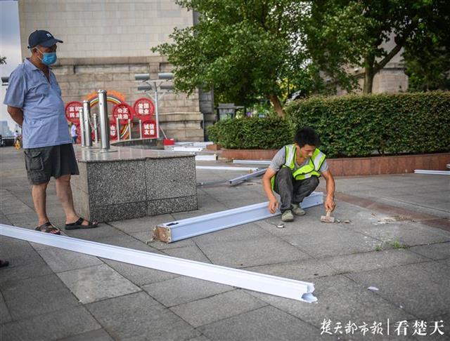 |长江大桥武昌桥头堡下沿江区域拆除“封江”挡板