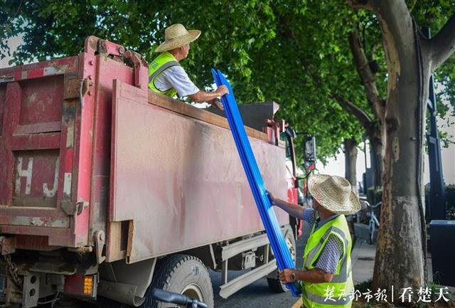 |长江大桥武昌桥头堡下沿江区域拆除“封江”挡板
